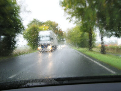 Extrema la precaución al conducir con lluvia