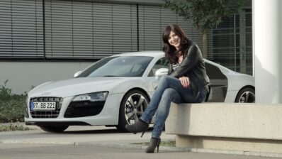 Las mujeres compran coches baratos, limpios y bonitos