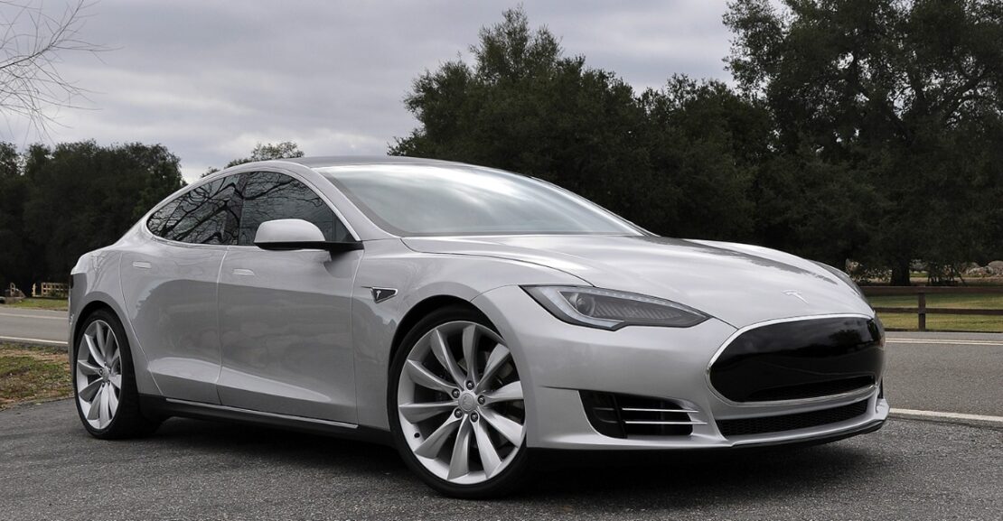 Un Tesla Model S ha protagonizado el primer accidente con el modo autónomo activado