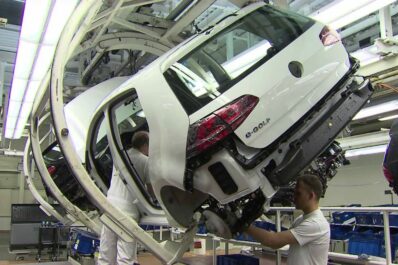 Volkswagen detiene la producción del Golf