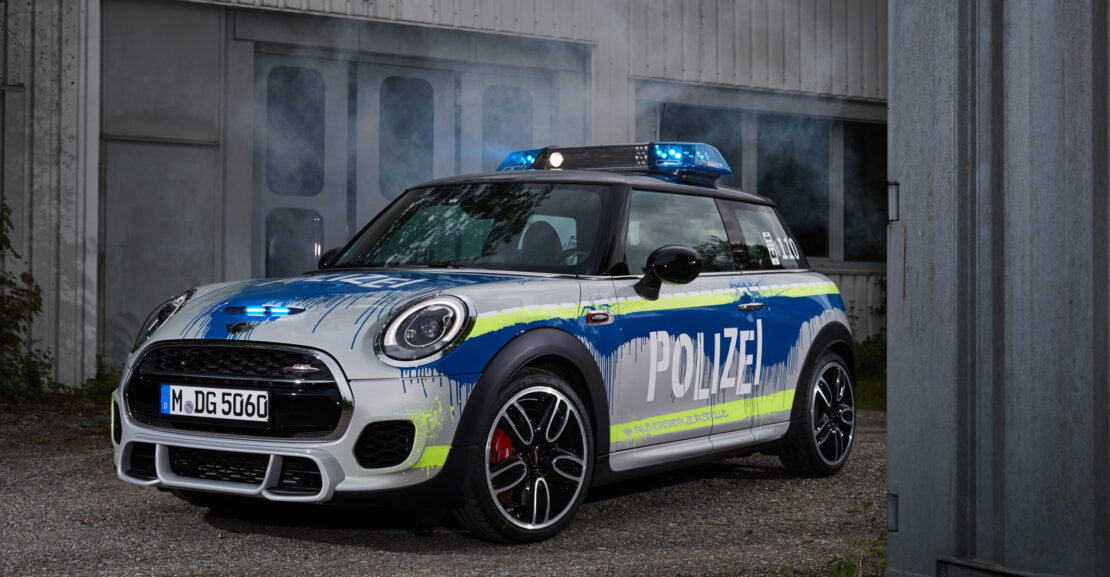 Mini John Cooper Works como coche de policía