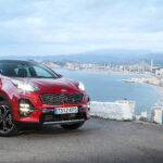 Kia Sportage rojo cerca a la playa