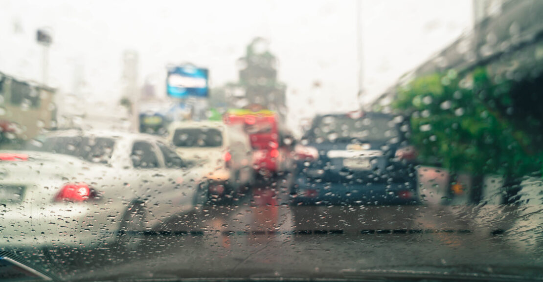 Conducir bajo la lluvia