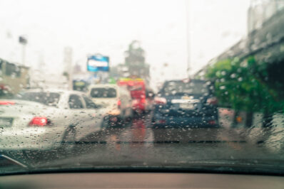 Conducir bajo la lluvia