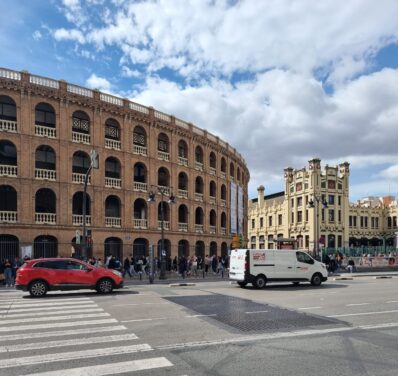 Los coches menos contaminantes no pagarán por estacionar en Valencia