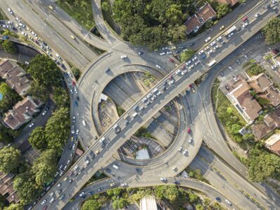 La circulación en las rotondas puede ser compleja y aquí te presento las claves para conducir en glorietas