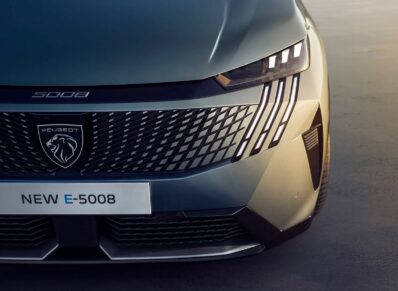 Peugeot e5008 de color gris