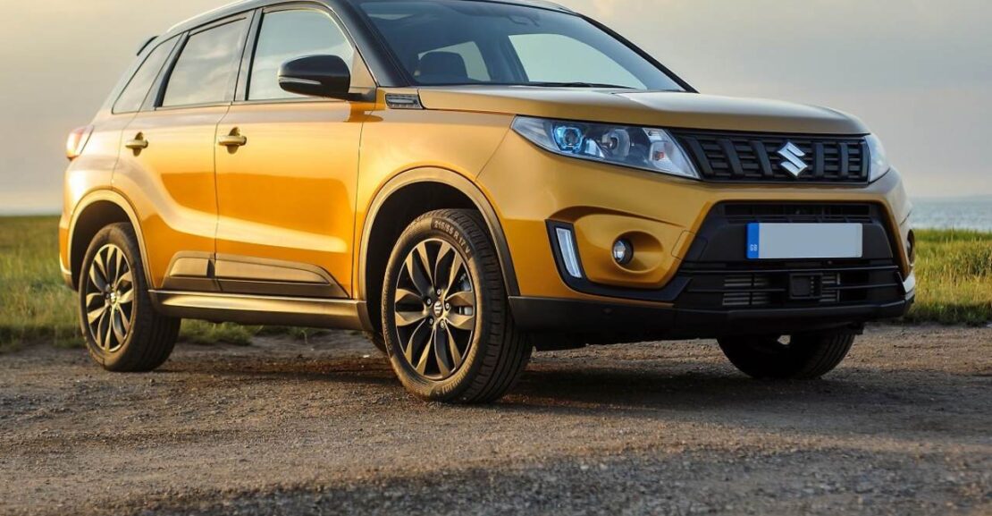 Suzuki Vitara de color amarillo