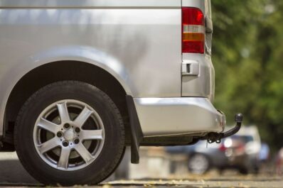 Detalle de la bola que se coloca en los coches para los remolques