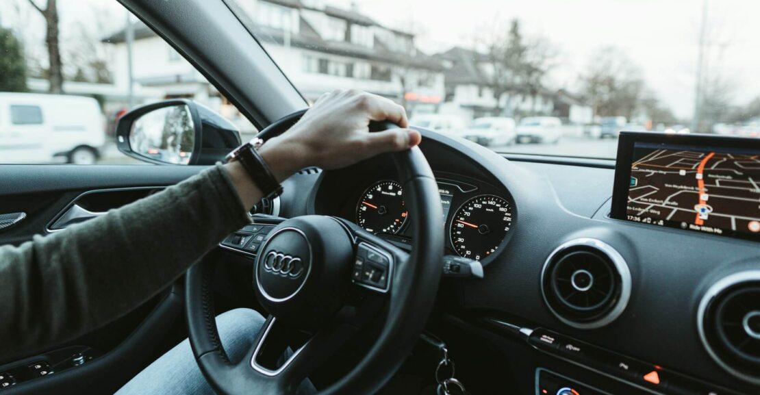 Detalle del volante de un Audi