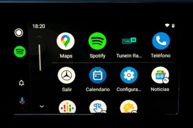 Pantalla con sistema Android Auto