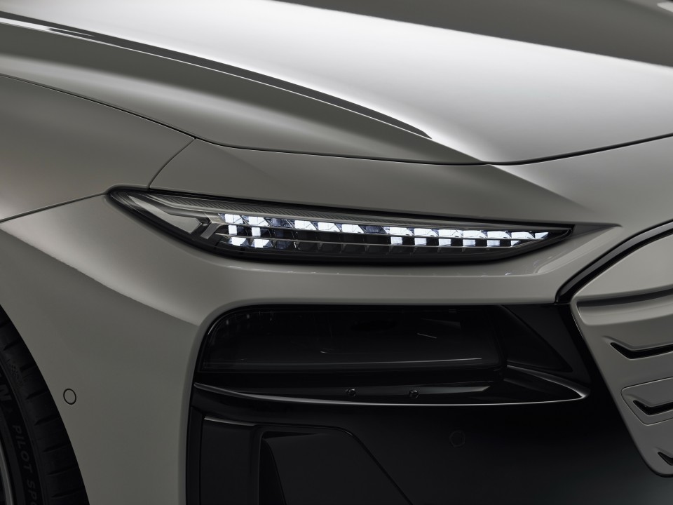 Detalle de las luces del Audi A6 e-tron