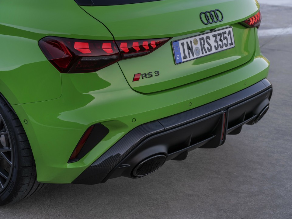 Audi RS3 zaga de color verde