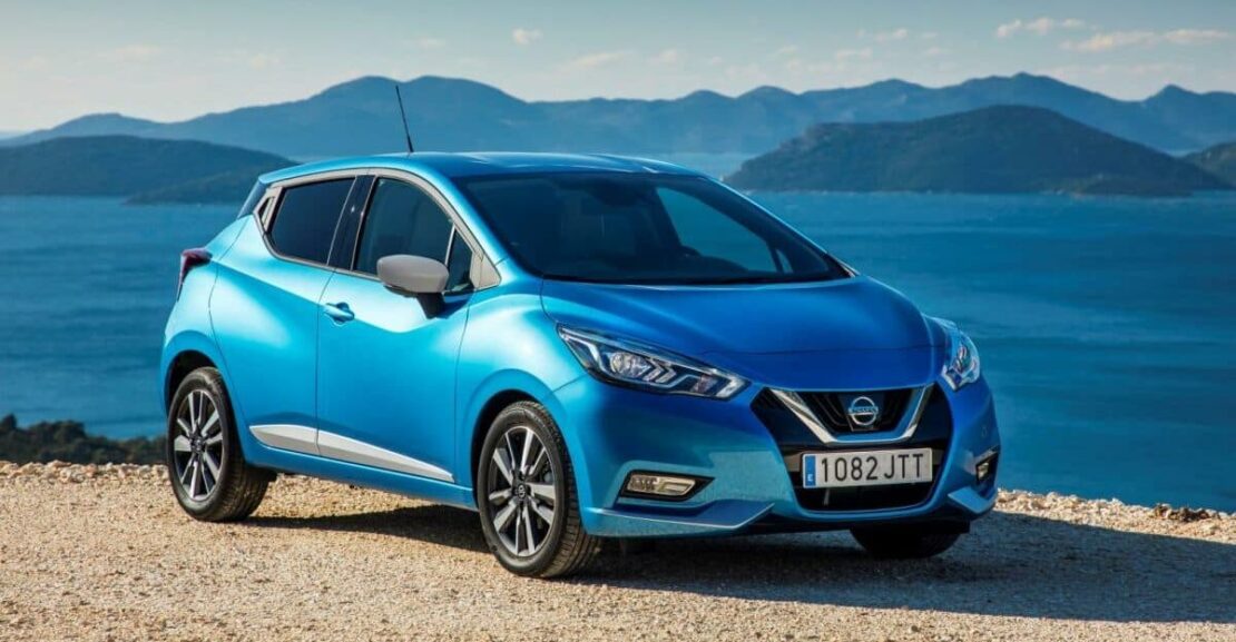 Nissan Micra de color azul