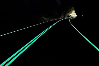 líneas fluorescentes carretera