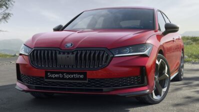 Skoda Superb Sportline de color rojo